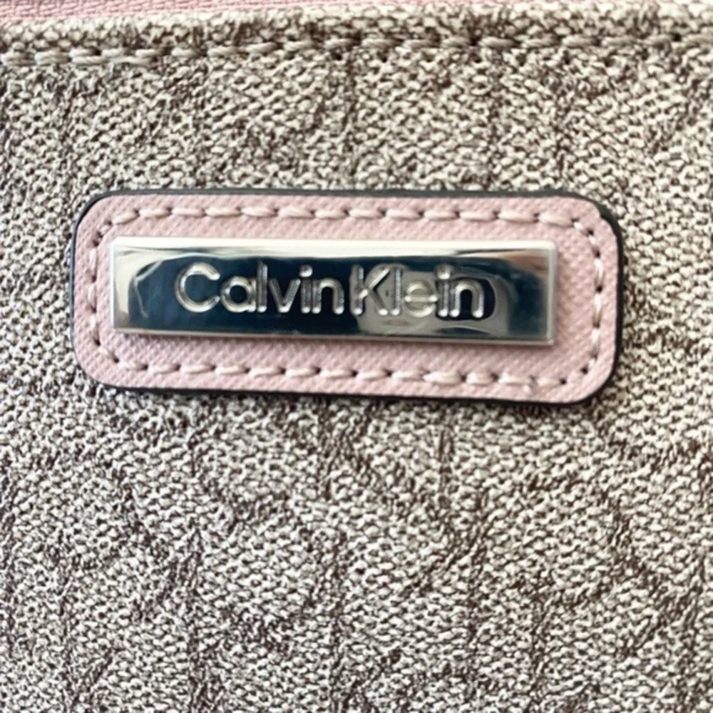 Calvin Klein Monogram Zip Toiletry Cosmetic Travel‎ Case Brown/Beige